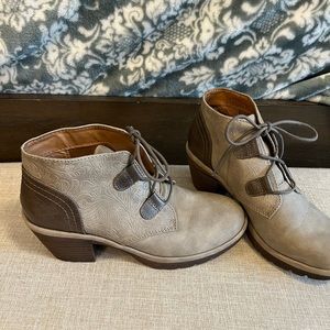 Taupe Eurosoft by Sofft booties - new, no box 7.5M